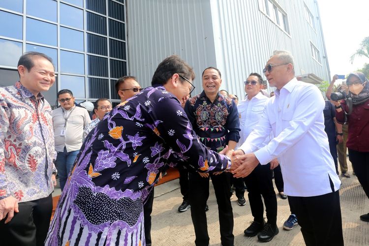 Menko Pangan Zulkifli Hasan mengatakan, dengan adanya sistem pengelolaan sampah menjadi energi listrik, kota akan menjadi bersih, di sisi lain masyarakat tentu menjadi lebih sehat dan paling penting tidak mencemari air lingkungan dan lainnya