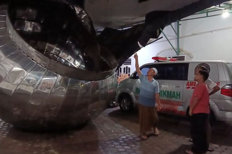Hujan Deras dan Angin Kencang Terjang Medan, Kubah Masjid Ambruk