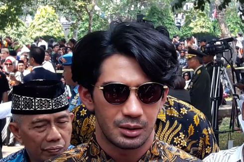 Ziarah ke Makam BJ Habibie, Reza Rahadian Emosional