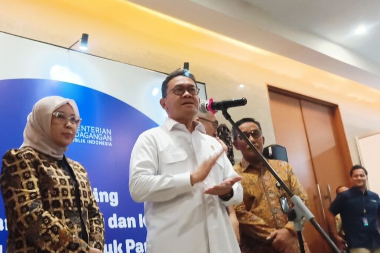 Menteri Perdagangan (Mendag) Budi Santoso saat memberikan keterangan di Kantor Kementerian Perdagangan, Jakarta, Selasa (20/8/2025).