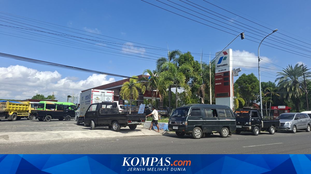 Atasi Antrean Panjang SPBU, Pertamina Tambah Pasokan BBM Subsidi ke Jawa Timur