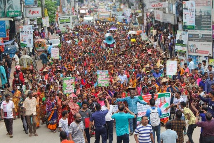 Pekerja kebun teh Bangladesh memprotes di Srimangal pada 13 Agustus 2022.