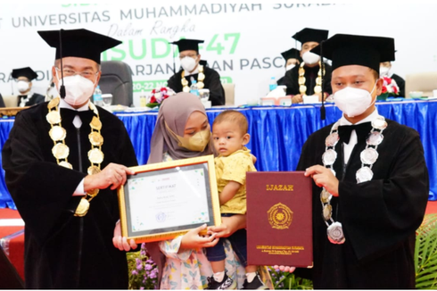 Kisah Haru, Balita Ini Mewakili Wisuda Ayahnya yang Meninggal