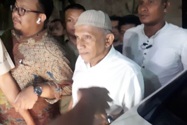 Amien Rais di Polda Metro Jaya ketika hendak menjeguk Eggi Sudjana, Senin (20/5/2019) malam.