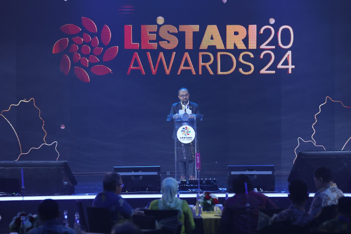 Dian Gemiano selaku Chief Marketing Officer KG Media memerikan opening speech untuk Lestari Awards 2024.
