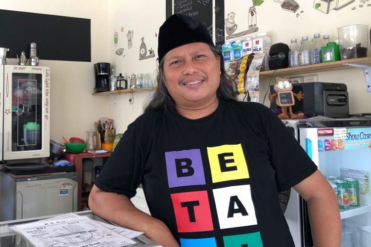 Budayawan Betawi asal Kemayoran, Ahmad Suaip atau akrab disapa Davi Kemayoran, ketika ditemui Kompas.com, Rabu (20/6/2018). 