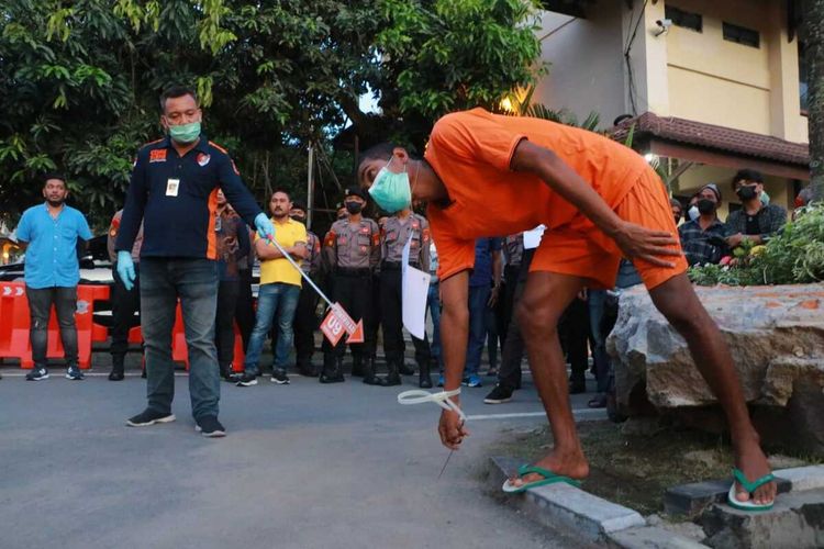 YF (25) tersangka penganiayaan di Seturan, Kecamatan Depok, Kabupaten Sleman yang menyebabkan dua orang mahasiswa meninggal dunia saat rekonstruksi di Mapolda DIY (Foto Dokumentasi Humas Polda DIY)