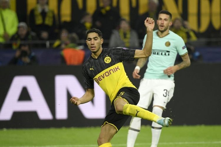 Dortmunds Moroccan defender Achraf Hakimi scores the 1-2 goal in the second half of the UEFA Champions League Group F football match BVB Borussia Dortmund v Inter Milan in Dortmund, western Germany, on November 5, 2019. (Photo by INA FASSBENDER / AFP)