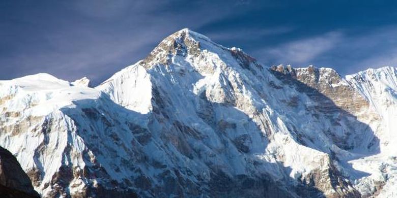Ilustrasi Gunung Cho Oyu, salah satu gunugn tertinggi di dunia.