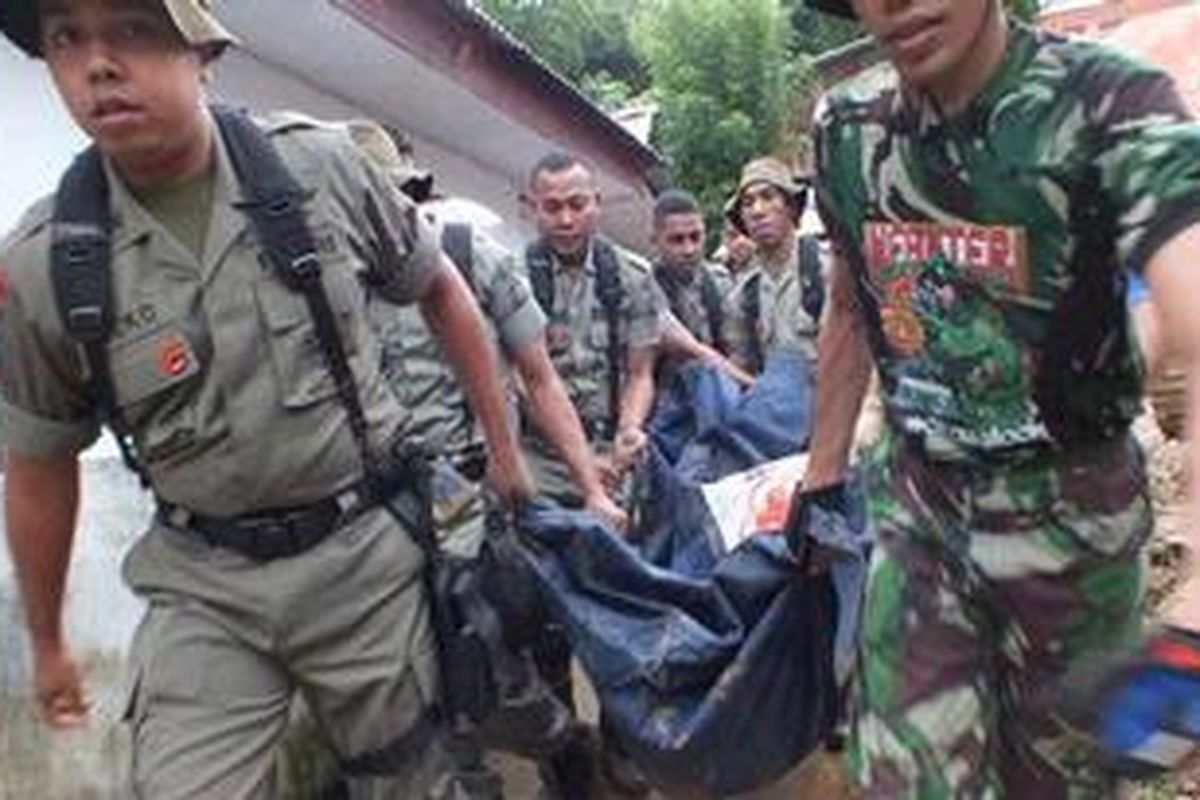 Satu lagi korban bemncana tanah longsor di Ambon berhasil dievakuasi Tim SAR gabungan, Rabu (20/6/2012) 