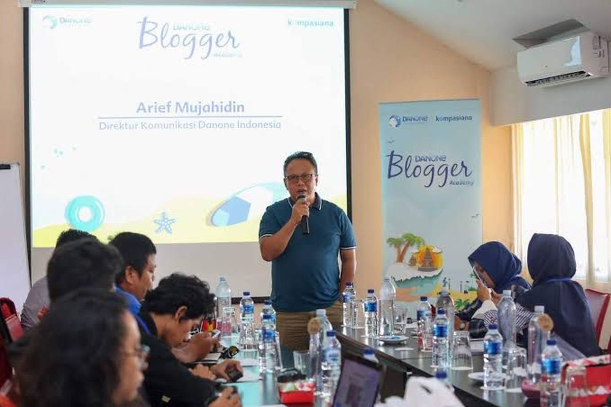Arif Mujahidin - Corporate Communications Director Danone Indonesia menjelaskan ?Danone Indonesia yang memiliki komitmen ganda dalam menjalankan bisnis yang sejalan dengan kemajuan lingkungan dan sosial, memiliki fokus yang sejalan dengan implementasi target Sustainable Development Goals (SDGs) dan target pemerintah dalam aspek keberlanjutan.