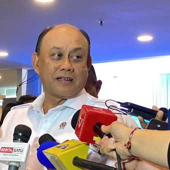 Kepala Badan Gizi Nasional Dadan Hindayana memaparkan realisasi anggaran MBG dan dampak ekonominya pada sektor otomotif, pertanian, dan pangan di Jakarta, Jumat (13/2/2026).