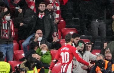 Penyerang Athletic Bilbao, Iker Muniain, mencetak gol pada pertandingan 16 besar Copa del Rey (King's Cup) antara Athletic Bilbao vs Barcelona di Stadion San Mames, Bilbao, pada Kamis (20/1/2022).
