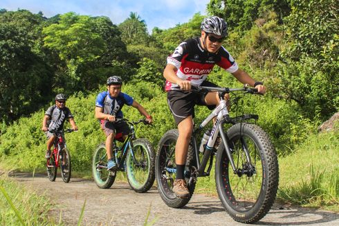 Pesepeda Ramai di Akhir Pekan, Motor dan Mobil Jangan Ragu Klakson