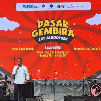 Direktur Utama PT Kereta Api Indonesia (Persero) Didiek Hartantyo saat acara Pasar Gembira LRT Jabodebek di Stasiun LRT Jatimulya, Bekasi.l, Minggu (1/10/2023).