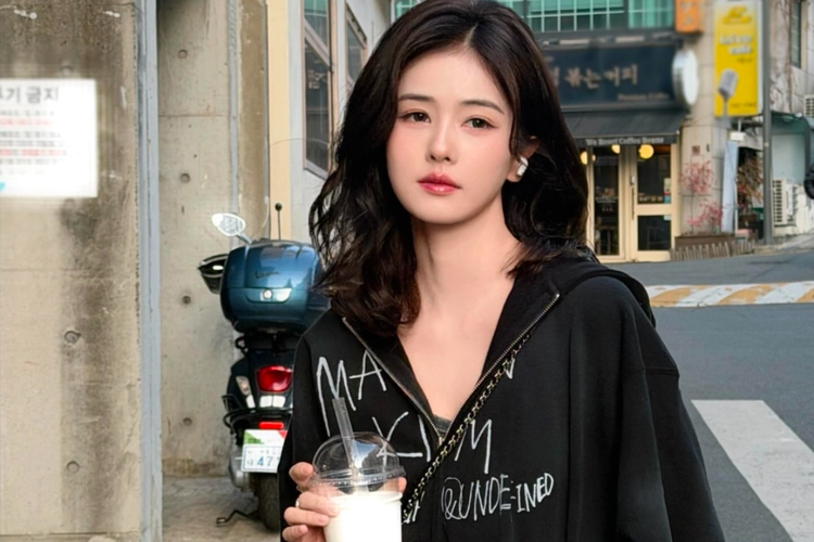 Dinilai Tak Sopan, Bai Lu Dikritik Usai Tampil di Variety Show