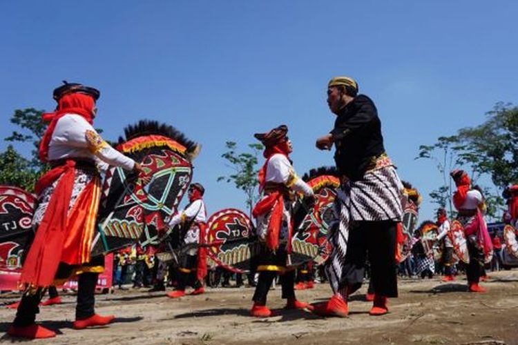 Festival Jatilan tingkat Kabupaten Klaten Tahun 2018 di Lapangan Desa Kaputran Kecamatan Kemalang Selasa (24/07/2018).