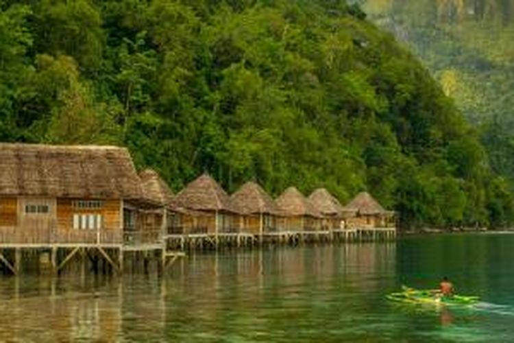 Pantai Ora di Desa Saleman, Kabupaten Maluku Tengah, Provinsi Maluku.