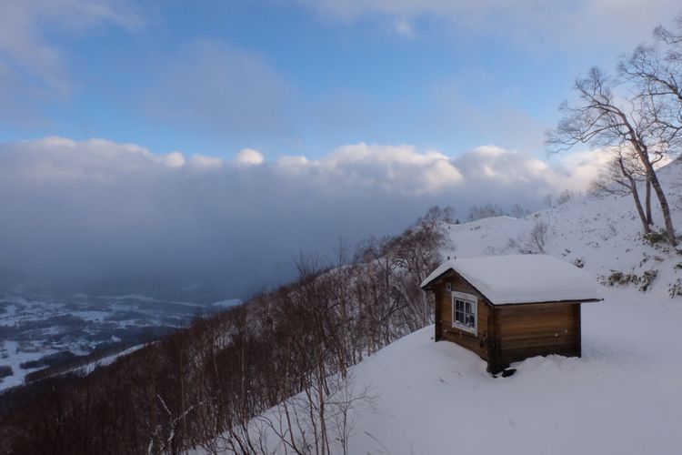 Pemandangan di atas Gunung Tomamu, Hokkaido, Jepang.