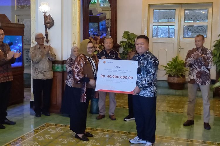 Ide dari Gunung Kapur Terbelah di Gunungkidul, Dias Menang Sayembara Pradesain Gerbang DIY