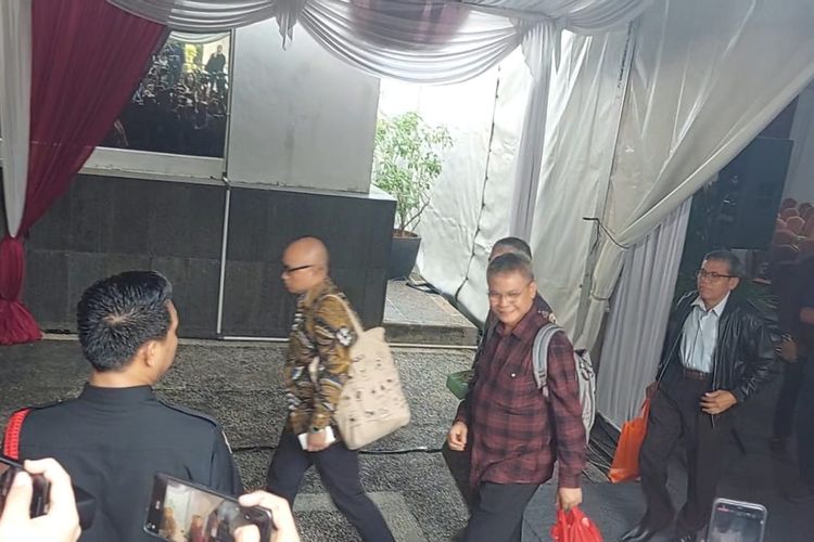 Para Capim KPK Datangi Kantor Kemensetneg untuk Jalani Tes Tertulis