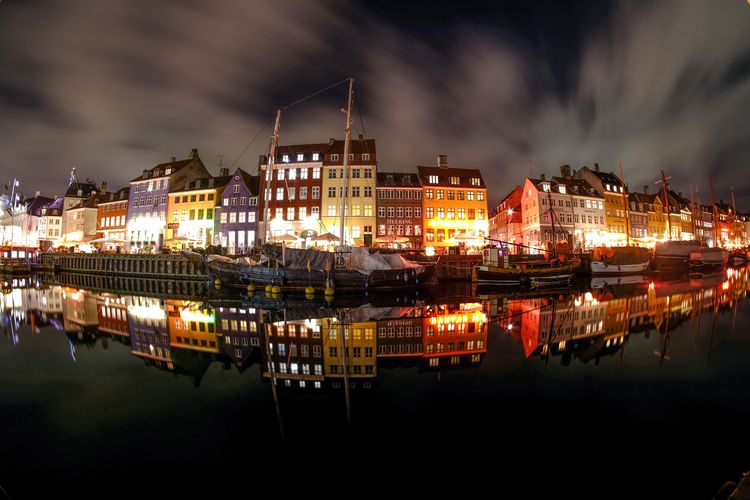 Lanskap kota-kota di Denmark yang tidak banyak ditumbuhi gedung pencakar langit.