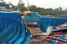 Cuaca Buruk, 40an Perahu Nelayan di Pantai Jayanti Cianjur Hancur