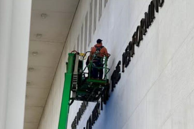 Nama Trump Resmi Dihapus dari Kennedy Center Usai Kalah di Pengadilan