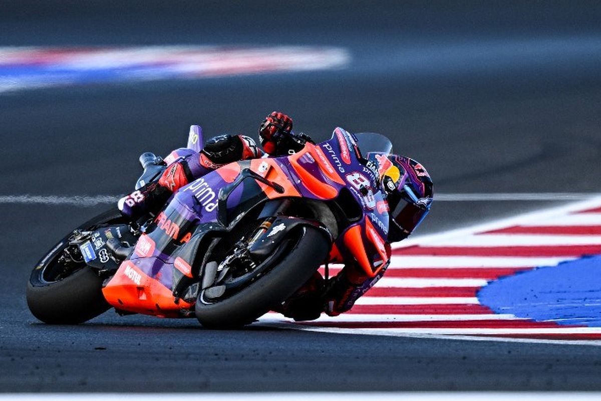 Pebalap Ducati asal Spanyol Jorge Martin memacu motornya selama sesi FP1 MotoGP San Marino 2024 di Sirkuit Misano pada 6 September 2024. (Photo by GABRIEL BOUYS / AFP)