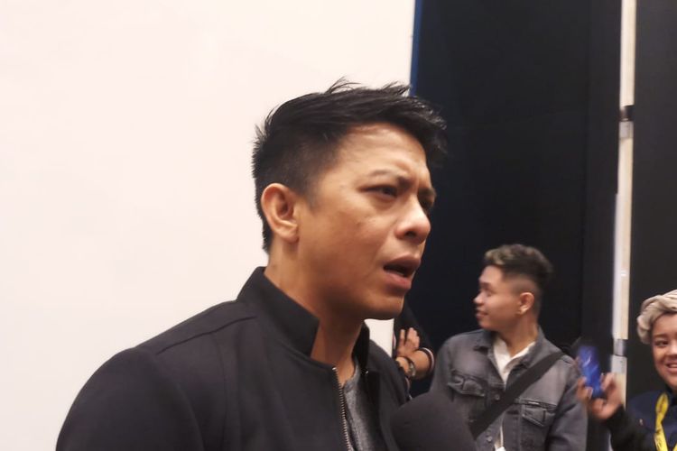 Vokalis band NOAH, Ariel saat ditemui di kawasan Kebon Jeruk, Jakarta Pusat, Selasa (24/12/2019) dini hari.