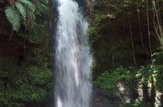 Pesona Air Terjun Cunca Murung yang Dekat Sawah di NTT