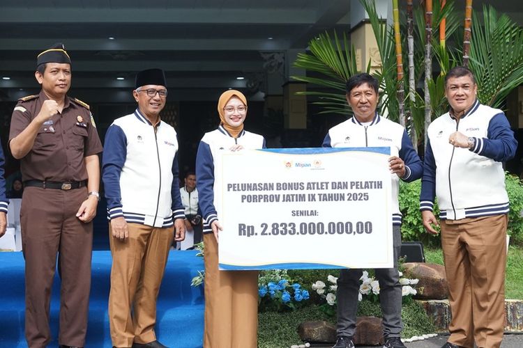 Mbak Wali berikan bonus untuk atlet berprestasi. 