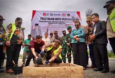 Menkop Letakkan Batu Pertama Pembangunan KDKMP Dekai di Yahukimo
