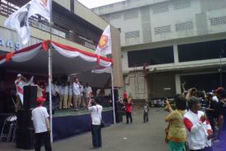 Kampanye terbuka Partai Gerindra Kota Magelang tampak sepi lantaran massa simpatisan partai itu dilarang masuk area kampanye, Jumat (28/3/2014).