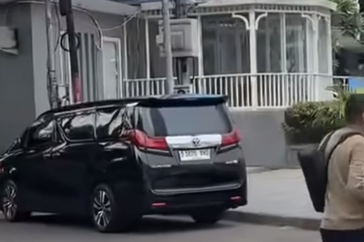 Polisi Pastikan Pelat Alphard yang Sopirnya Cekcok dengan Satpam Bundaran HI Palsu