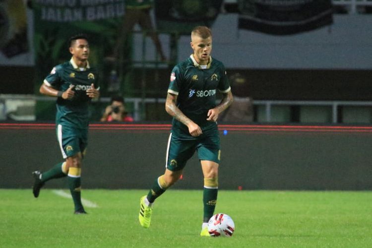 Penampilan Petteri Pennanen pada laga Tira Persikabo vs Persita Tangerang dalam lanjutan pekan ketiga Shopee Liga 1 2020 di Stadion Pakansari, Bogor, Minggu (15/3/2020).