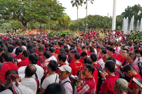 Pendukung Ahok-Djarot Ramaikan Balai Kota dengan Paduan Suara 