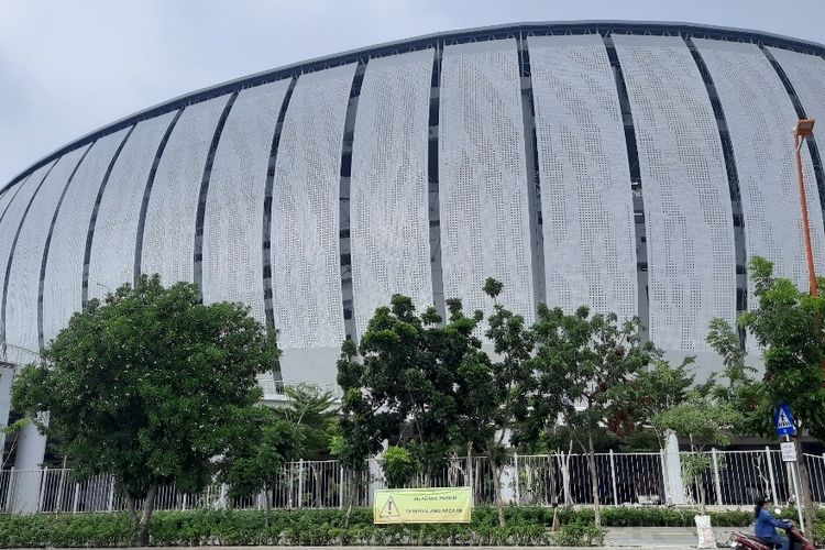 Kondisi terkini Jakarta International Stadium (JIS) Minggu (7/1/2024) setelah perhelatan penghargaan musik Korea Selatan, Golden Disc Awards (GDA) 2024 yang berlangsung Sabtu (6/1/2024). 