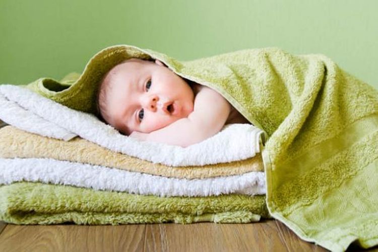 Ilustrasi handuk bayi. Perlengkapan bayi baru lahir
