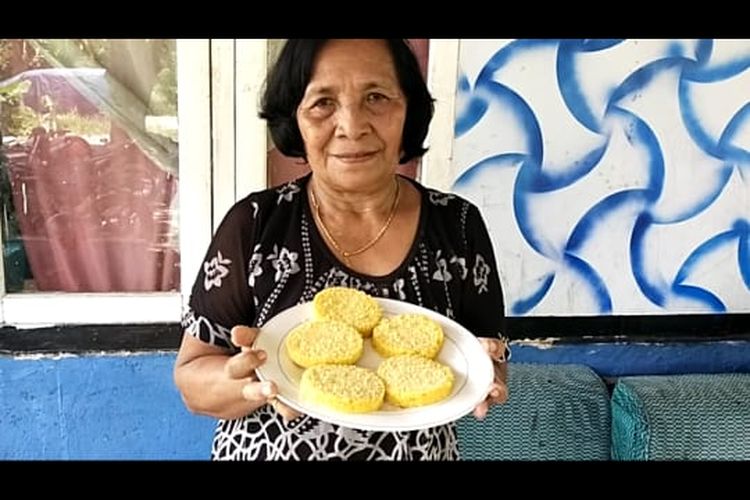 Kornelia Lahu Jumpa yang biasa disapa Mama Neli Jumpa (64), seorang ibu rumah tangga di Kampung Peot, Kelurahan Peot, Kecamatan Borong, Kabupaten Manggarai Timur, Provinsi Nusa Tenggara Timur merawat usaha mikro kecil dan Menengah (UMKM) pangan lokal bernama Jojong.