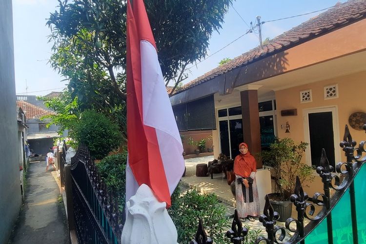 Inilah rumah Sang Kolonel Iwa Kartiwa penakluk kapal selam Indonesia yang saat ini sakit tak berdaya dan tak bisa bicara akibat radiasi serbuk besi kapal selam di rumah gang sempit Jalan Paseh, Kota Tasikmalaya, Jawa Barat, Sabtu (1/5/2021).
