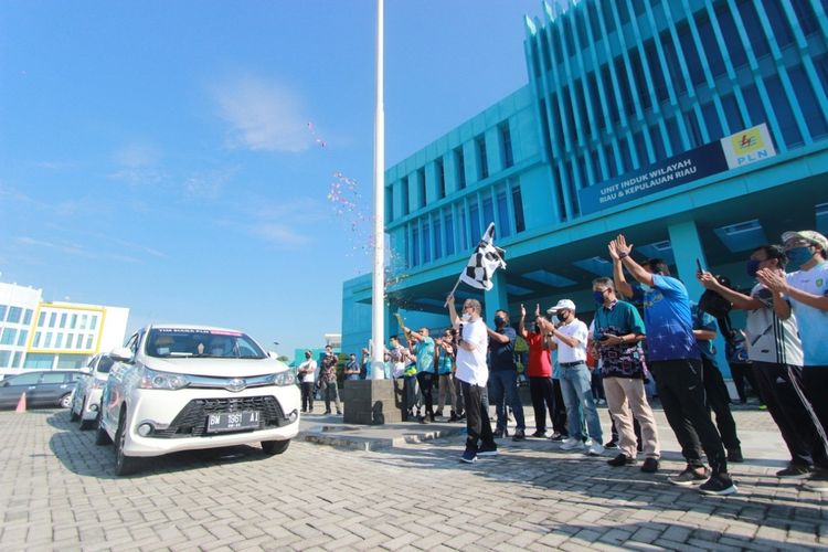 GM PLN Unit Induk Wilayah Riau-Kepri Dispriansyah saat meluncurkan program tambah daya Super Wow dalam rangka menyambut HUT ke-75 RI, Jumat (17/7/2020).