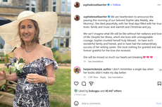 Mike Coppola/Getty Images untuk Heidi Klum Halloween/AFP (Foto oleh Mike Coppola / GETTY IMAGES NORTH AMERICA / Getty Images melalui AFP)“Meskipun mereka tahu itu hanyalah cerita atau rumah berhantu, itu tetap sangat intens. Peristiwa menakutkan juga dapat memperburuk parasomnia yaitu perilaku tidur abnormal seperti berjalan dalam tidur, berbicara dalam tidur, atau kelumpuhan tidur,katanya.“Parasomnia cenderung diperburuk oleh stres. Terutama jika kita pernah mengalaminya  sebelumnya, mungkin pernah merasa melihat hantu dan sebagainya, maka itu bisa memicu parasomnia setelah menonton film horor, katanya. Menurut pakar komunikasi dan seni media, Michael Grabowski, unsur kejutan adalah hal yang membuatnya sangat intens. “Film horor punya banyak elemen kejutan seperti pada rasa takut. Aliens adalah contoh sempurna dari film yang mengejutkan penonton, Anda datang mengharapkan film sci-fi, lalu dihadapkan pada adegan alien yang merobek perut dan ludah makhluk yang jatuh seperti hujan,” katanya.Baca juga: Kenapa Halloween Identik dengan Arwah dan Kematian? Ini Asal-usulnyaKetika kita terkejut oleh adegan-adegan yang menegangkan,  kita cenderung tetap waspada mencari bahaya. Dan kemampuan untuk tetap waspada, tentu saja membuat kita sulit terpejam untuk tidur. 