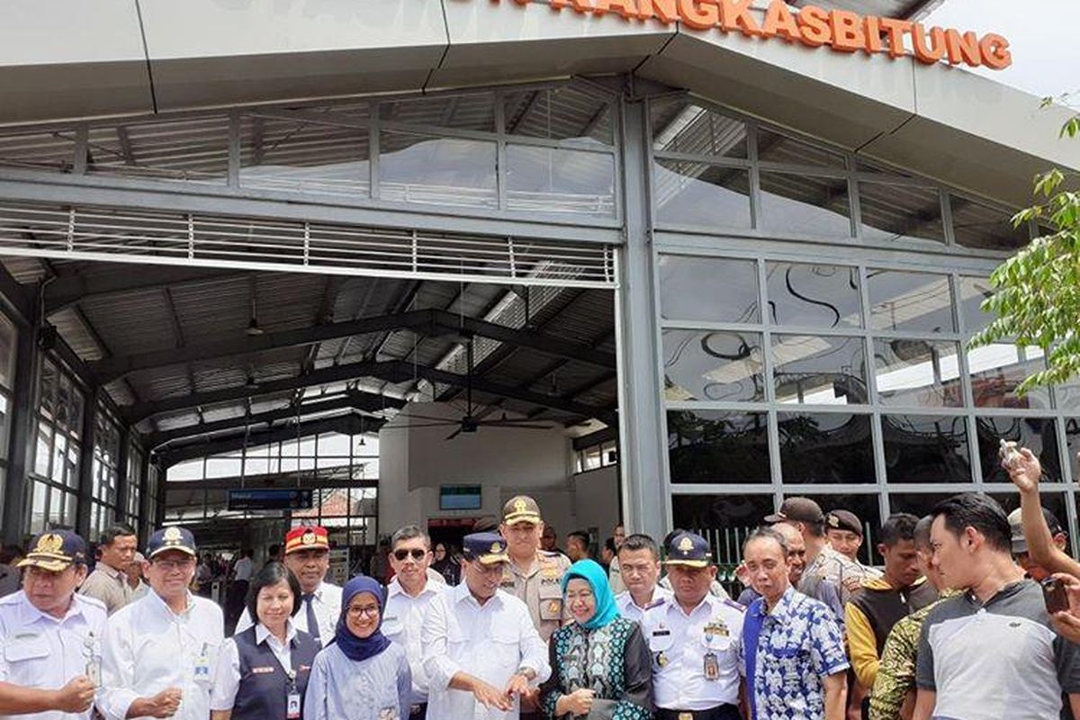 Menteri Perhubungan (Menhub) Budi Karya Sumadi saat meninjau Stasiun Rangkasbitung, Lebak, Banten, Sabtu (18/1/2020).