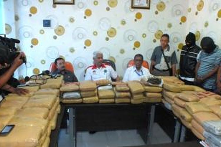 Badan Narkotika Nasional Kabupaten Bogor mengagalkan peredaran narkoba jenis ganja sebanyak 200 kg, yang akan didistribusikan ke sejumlah wilayah di Jakarta dan Bogor, Minggu (13/7/2014).