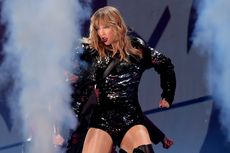 Gaya Asyik Taylor Swift Saat Peralatan Panggung Macet di Tengah Konser