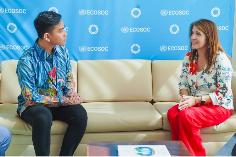 Wali Kota Solo Gibran Rakabuming Raka berdisuksi dengan Presiden Dewan Ekonomi dan Sosial PBB (ECOSOC) Paula Navaes.