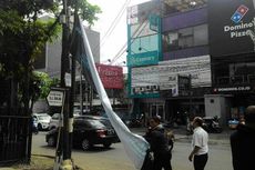 Spanduk Reklame Tak Berizin di Jakarta Selatan Dicabut