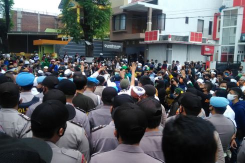 Pendukung Rizieq Shihab Datangi Mapolres Garut, Sampaikan 6 Tuntutan