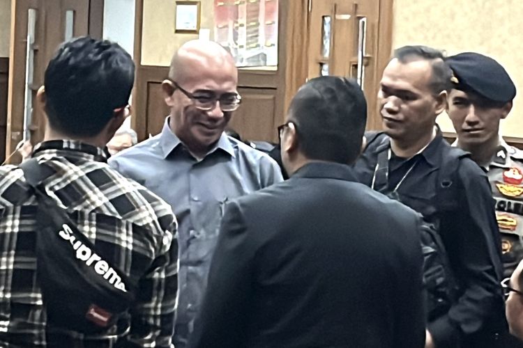 Tanggapi Hasyim Asy'ari, Hasto Bantah Bertemu Wahyu Setiawan di Mal Pejaten Village